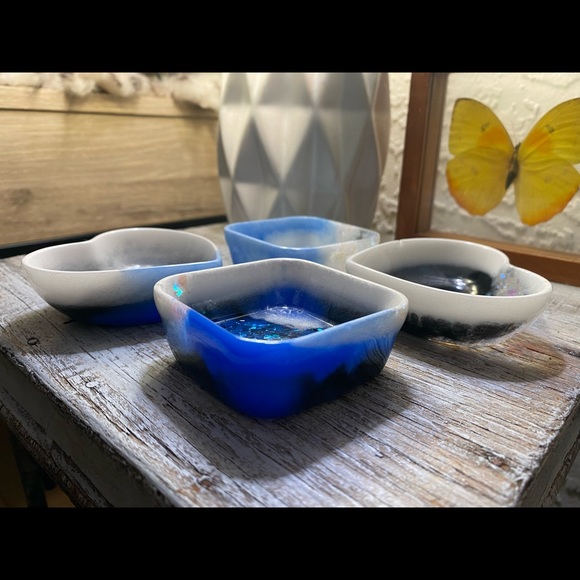 Heart Shaped Dish / Tray - Black + Blue + White + Gray - Picture 10 of 12